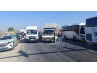 Kamyon, kamyona arkadan çarptı, 5 kilometre araç kuyruğu oluştu