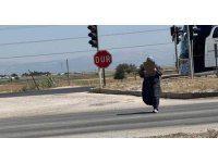 Trafik ışıklarındaki dilenciler, zabıtayla karşılaşınca arkalarına bakmadan kaçtılar