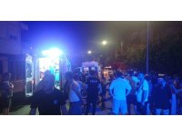 Annesini darp eden babasını bıçakladı