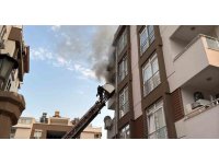 Apartman dairesi yangında kullanılamaz hale geldi