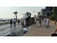 Bisiklete çarpmamak için manevra yapan araç yan yattı: 2 yaralı