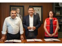 Kozan’da 500 öğrenciye kırtasiye ve okul kıyafeti desteği