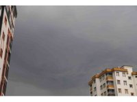 Adana’da ceviz büyüklüğünde dolu yağışı