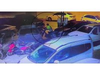 Otomobilin arkasında pusuya yatan çocuk hırsız ile gözcüsü, depremde ailesini ve kolunu kaybeden gencin motosikletini çaldı