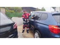 Belen’de araçta mahsur kalan bebek kurtarıldı