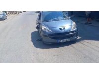 Manavgat’ta yolun karşı tarafına geçmeye çalışan yayaya otomobil çarptı
