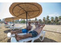 Mersin’de emekliler deniz ve güneşin tadını çıkardı