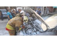 İskenderun’da otomobil alevlere teslim oldu