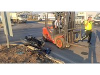 Kırmızı ışık ihlali yapan ticari taksiyle motosiklet çapıştı: 1 yaralı