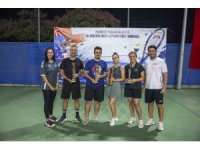 Mersin’de Zafer Bayramı tenis turnuvasında şampiyonlar belli oldu