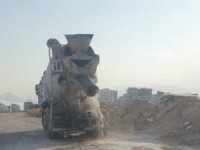 Kepez’de vatandaşın çevreyi kirletirken görüntülediği beton mikserine 200 bin TL idari para cezası uyguladı