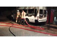 Hatay’da minibüs alevlere teslim oldu