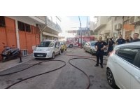 Arazözler park eden araçlar yüzünden yanan binaya ulaşamadı