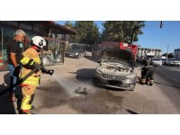 Belen’de otomobilin motorundan alev yükseldi