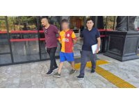 Kadın turisti bıçakla yaralama ve cinsel istismar iddiasıyla 17 yaşındaki çocuk tutuklandı