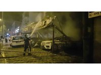 Antalya’da oto galeride yangın: 4 araç ve apartman hasar gördü