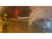 Payas’ta otomobilin motorundan alevler yükseldi