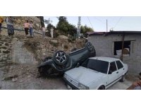 Mahalleliyi korkutan yokuşta 3 ayda 2 araç evin bahçesine uçtu