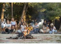 Mersin’de anne ve çocuklar doğayla iç içe kamp yaptı
