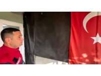 Uyuşturucuyu Türk bayrağıyla kamufle etmeye çalıştılar, jandarmanın gözünden kaçmadı