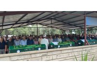 Antalya aile faciasında hayatını kaybedenler yan yana defnedildi, cenazede gözyaşları sel oldu