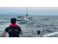 Motoru arızalanıp sürüklenen teknedeki İsrail uyruklu 2 kişiyi Sahil Güvenlik ekipleri kurtardı