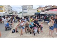 Manavgat semt pazarına turist akını esnafın yüzünü güldürdü