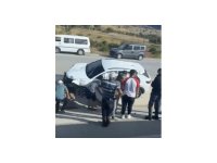 Burdur’da refüjdeki trafik levhalarına çarpan sürücü yaralandı
