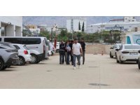 Kozan’da "silahla yaralama ve tehdit" suçlarından 2 şüpheli tutuklandı