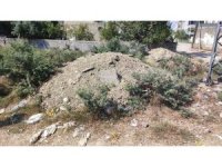 ASKİ’nin altyapı çalışması sonrası bıraktığı asfalt atıkları aylardır kaldırılmadı