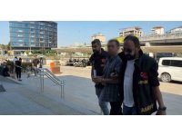 Üzerine çöp poşeti geçirip otomobil kundaklayan şüpheli tutuklandı