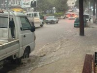 Antalya’da sağanak taşkınlara neden oldu
