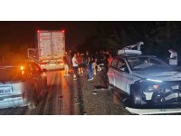 Antalya’da 4 aracın karıştığı kazada ortalık savaş alanına döndü