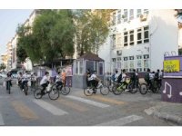 Mersin’de öğrenciler okula pedal çevirerek gitti