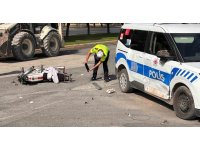 Motosiklet polis aracı ile çarpıştı: 2 yaralı