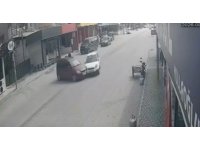 Osmaniye’de iki otomobilin çarpıştığı kaza kamerada: 2 yaralı