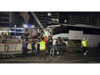 Adana’da yolcu otobüsü alt geçit duvarına çarptı: 11 yaralı
