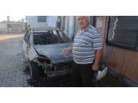 Depremzede vatandaş, camını kaldırım taşıyla kırdıkları otomobilini çalıştırırken yaktıklarını iddia etti