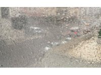 Mersin’de yağış etkili oluyor