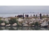 Mersin’de denize giren 3 gençten biri hayatını kaybetti