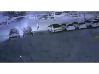 Elinde benzin bidonuyla gelip galerideki 6 aracı ateşe verdi