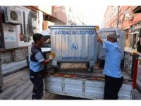 Akdeniz’de yıpranan çöp konteynerleri yenileniyor