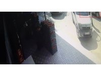 Sahibinin market alışverişi yaparken çalışır halde bıraktığı aracı kendininmişçesine çalan hırsız kaza yapınca yakayı ele verdi
