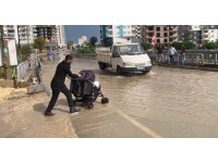 Mersin Erdemli’de sağanak yağış etkili oldu, su birikintileri oluştu