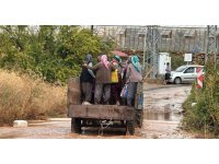 Bozyazı’da sağanak yağış: Seralar ve iş yerleri sular altında kaldı
