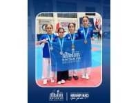 Antakya Belediyesi karate takımı 12 madalya kazandı