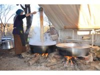 5 kilo kozalak 1 kilo pekmeze dönüşüyor ,kilogramı 500 liradan satılıyor