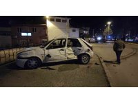 Isparta’da otomobiller kavşakta çarpıştı: 3 yaralı