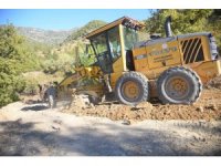 Alanya’nın batı mahallelerinde hummalı yol ve kaldırım çalışması