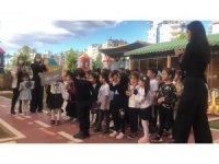 Oyun Koleji öğrencileri Atatürk’ü andı